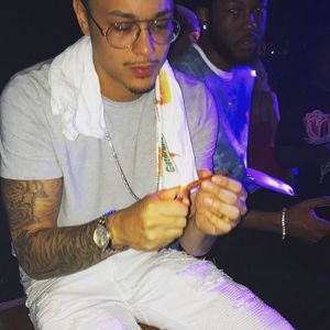 Meet your Posher, Tee